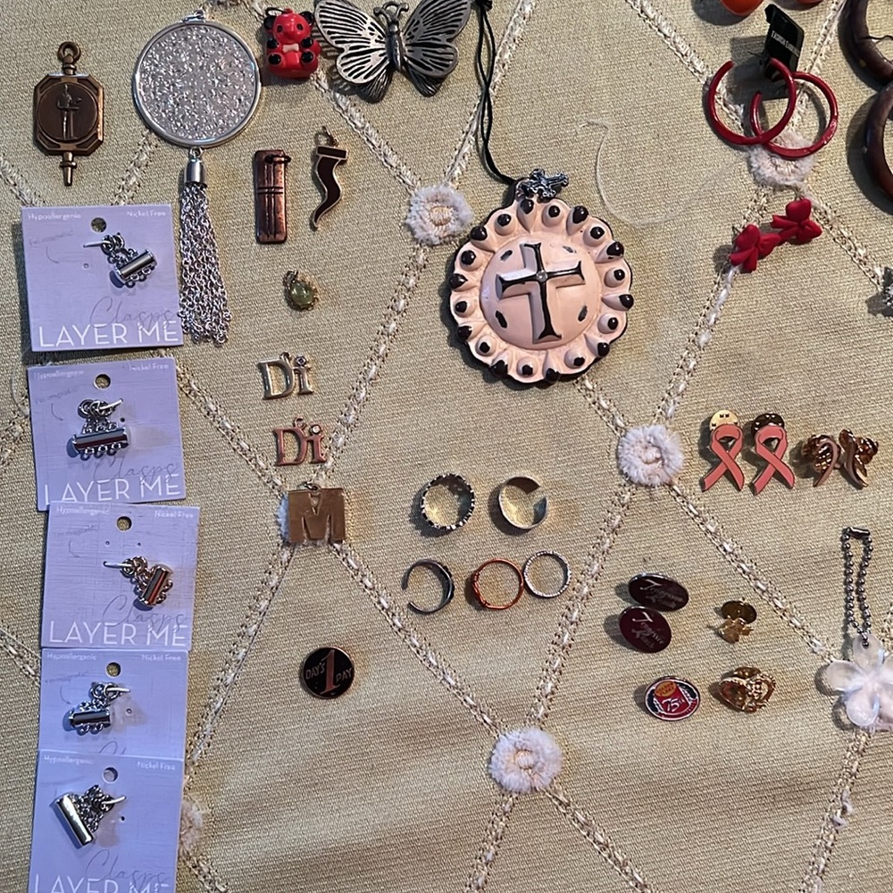 Assorted Jewelry Collection - Picture 2 of 4